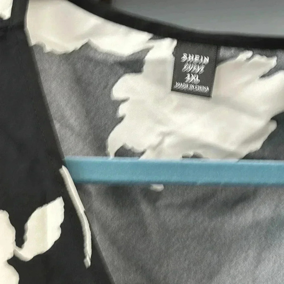 SHEIN  Frenchy Floral Print Fringe Trim Wrap Hem Dress  size 1 XL - Picture 2 of 3